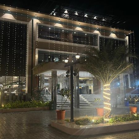 The Pavilion Park Resort Mālegaon Exteriér fotografie