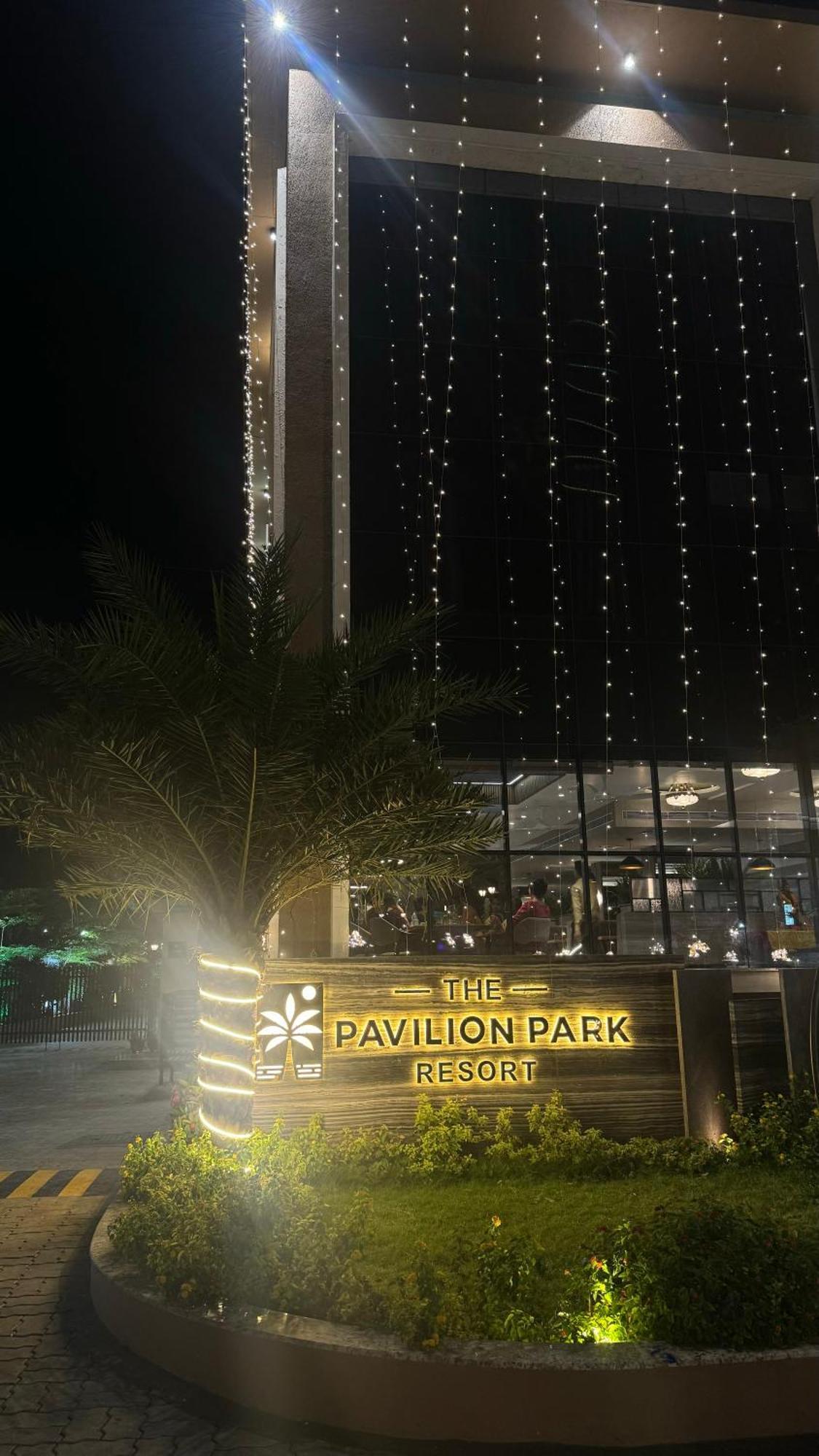 The Pavilion Park Resort Mālegaon Exteriér fotografie