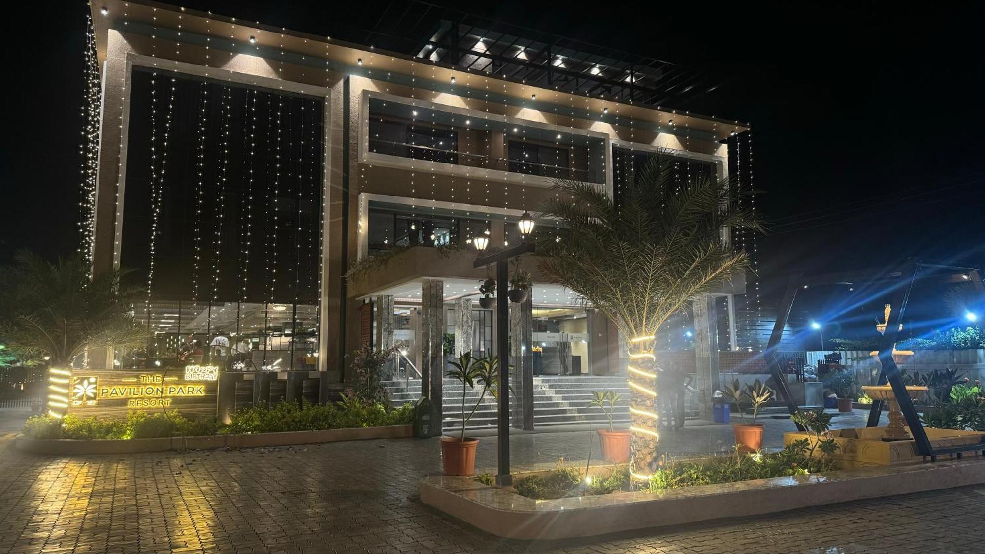 The Pavilion Park Resort Mālegaon Exteriér fotografie